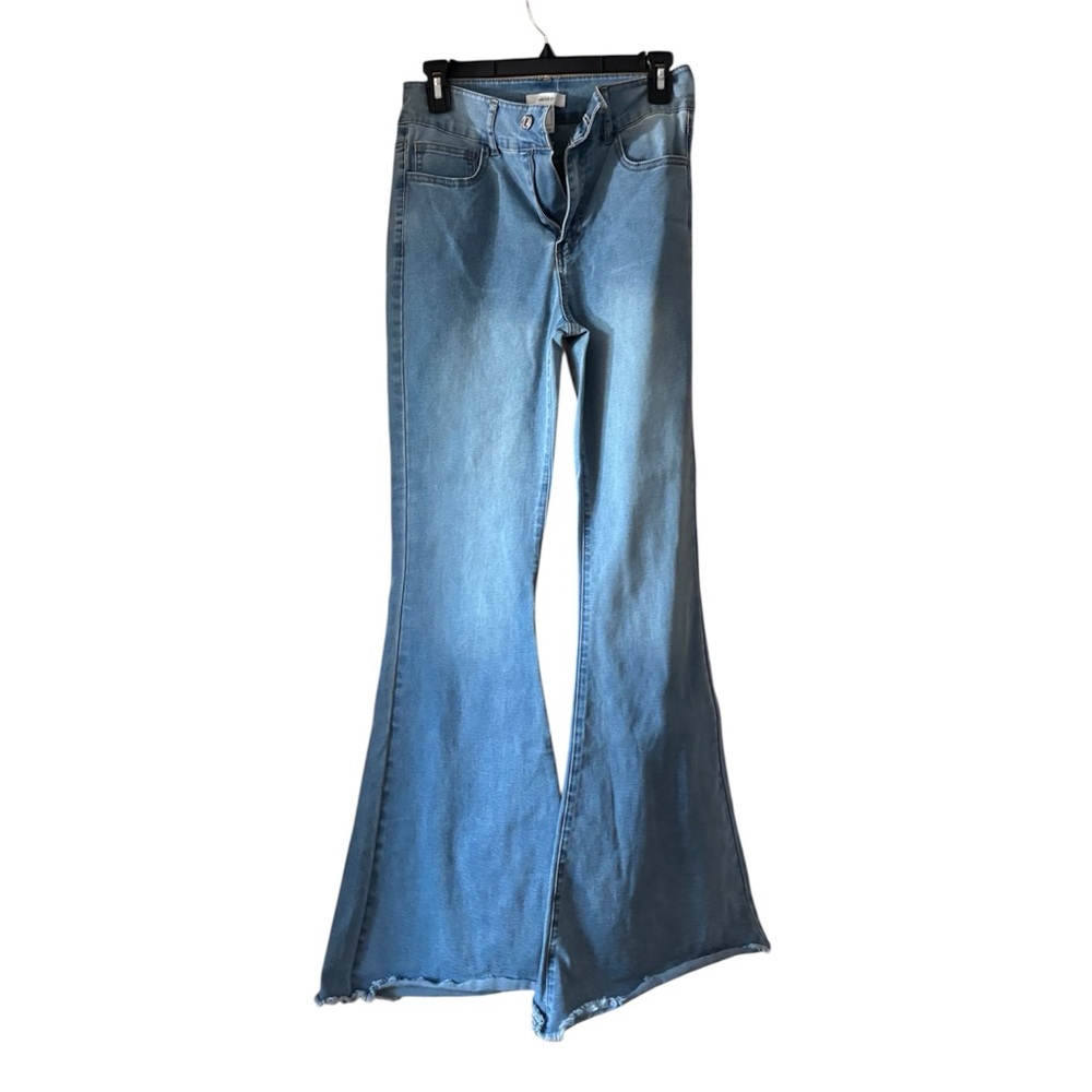 Forever 21 Light Wash High-Rise Women's Jeans